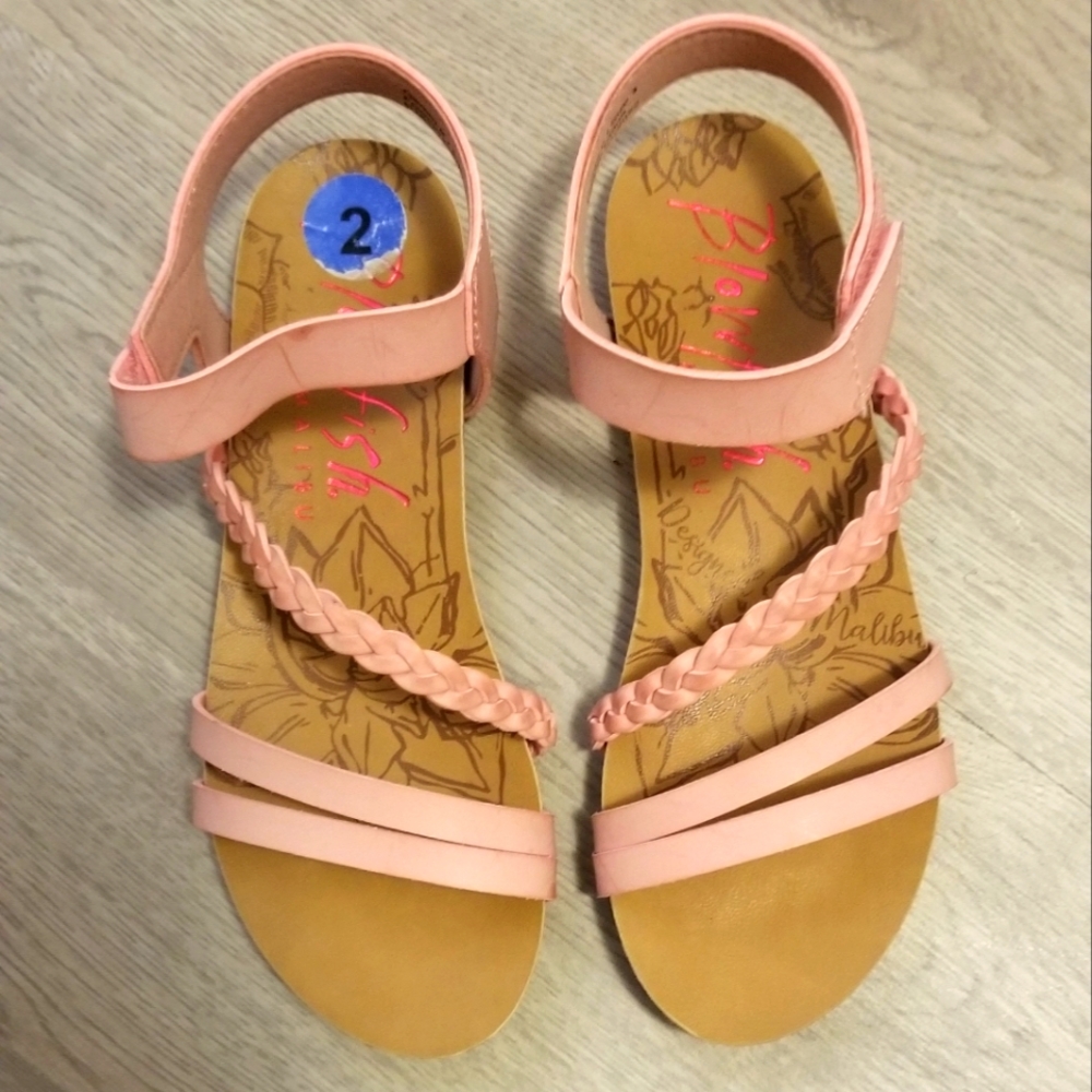 Girl's sandals pink color